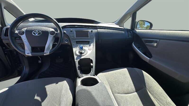 
								2013 Toyota Prius Four full									