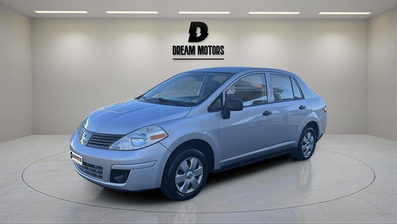 
								2009 Nissan Versa full									