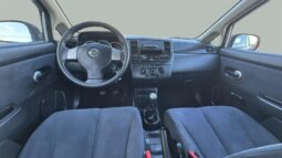 
										2009 Nissan Versa full									