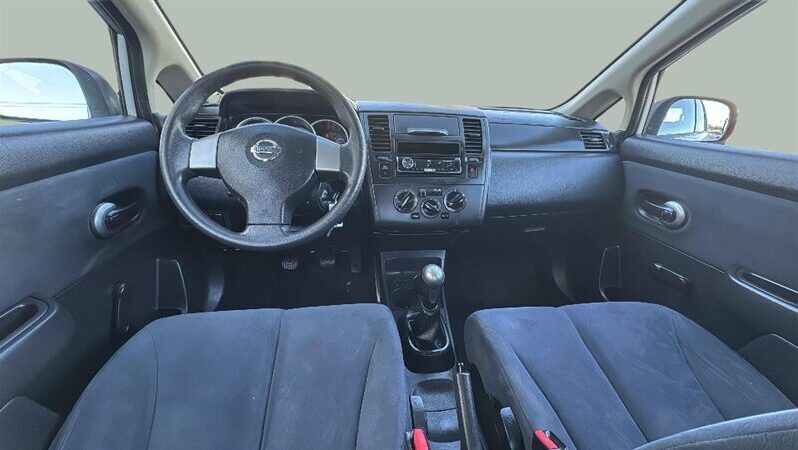 
								2009 Nissan Versa full									