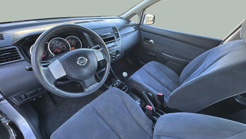 
								2009 Nissan Versa full									