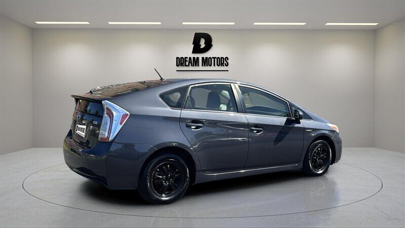 
								2013 Toyota Prius Four full									